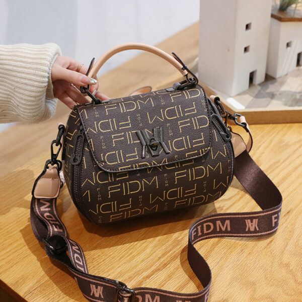Simple Shoulder Messenger Bag Trendy Large Capacity Handbag - Image 3