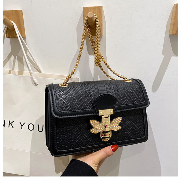 Fashionable Stylish Chain Shoulder Trendy Retro Messenger Bag - Image 7