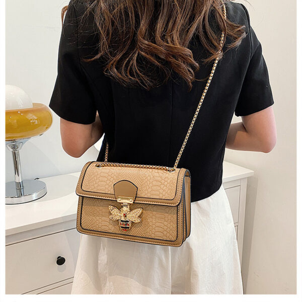 Fashionable Stylish Chain Shoulder Trendy Retro Messenger Bag - Image 5