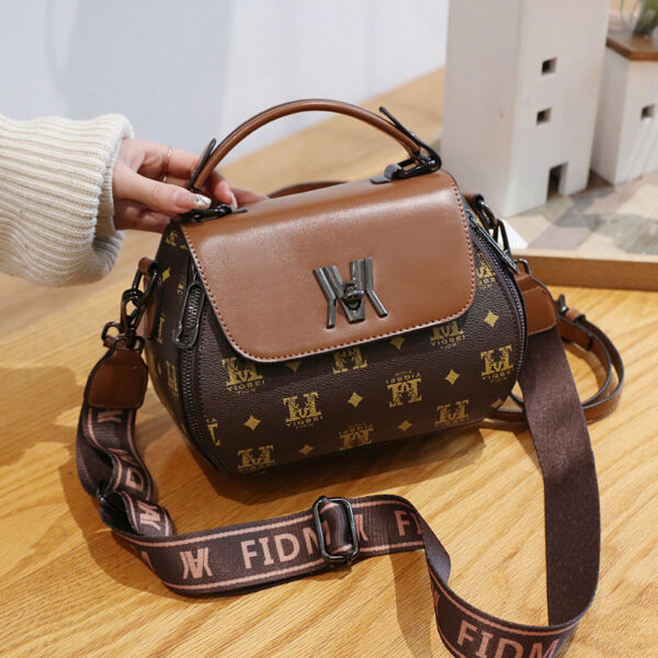 Simple Shoulder Messenger Bag Trendy Large Capacity Handbag - Image 2