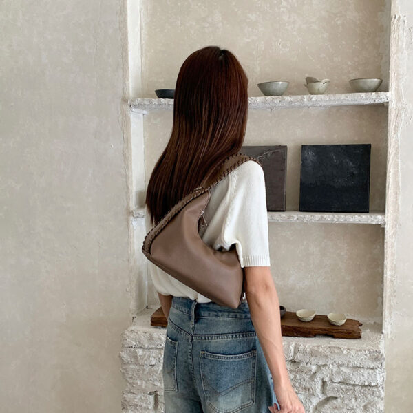 Advanced Texture Fashion Crescent Armpit Bag - Image 3